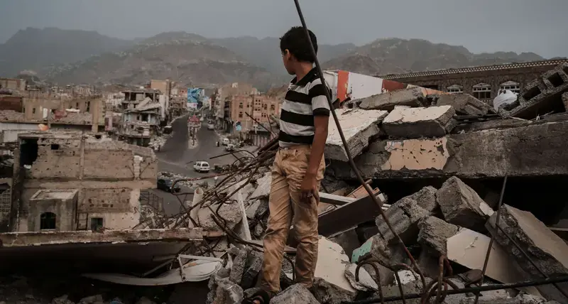A Yemeni child witnesses the destruction of homes in the city of Taiz due to the war, 22 August 2016, Taiz, Yemen. [Shutterstock]